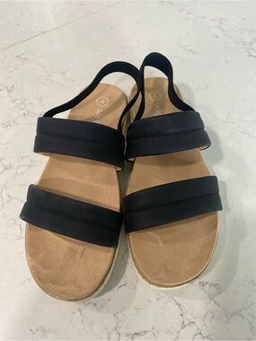 Black Double-Strap Slingback Sandals youth size 4–equivalent to an adult 61/2